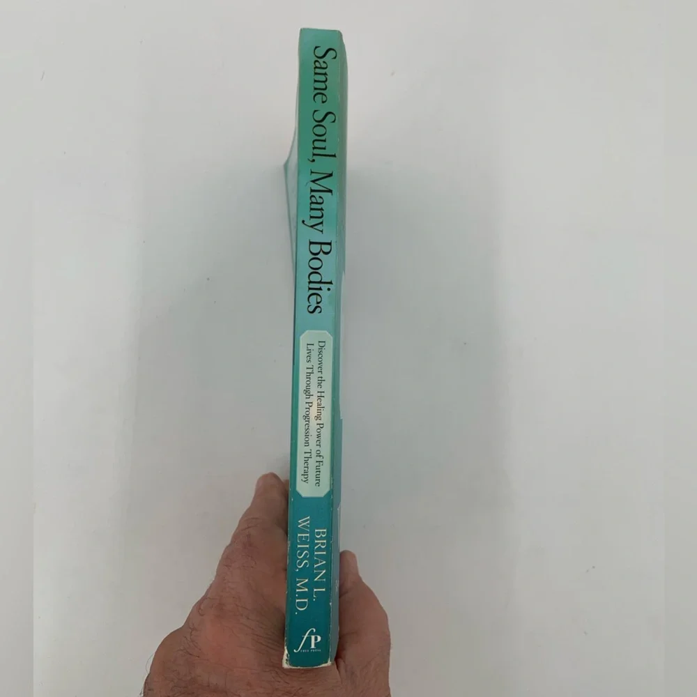🌹New listing🌹GUC Same Soul, Many Bodies - Book by Brian L. Weiss, M.D. - Picture 2 of 3